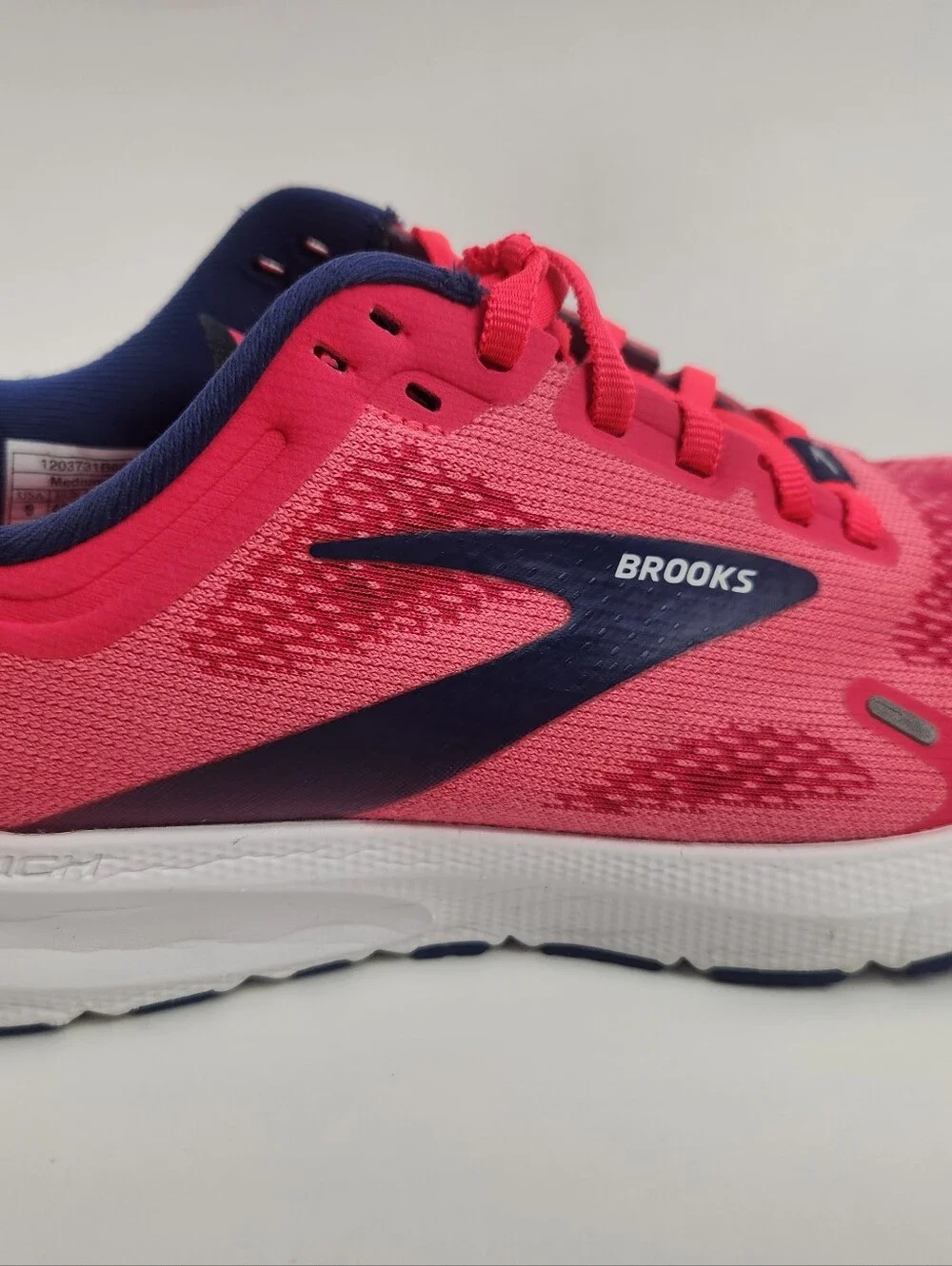 Brooks Launch 9 Women's Size 9 B Medium Coral Pink Navy White Running Shoes